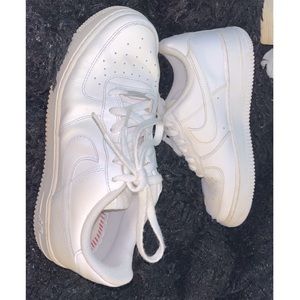 - Nike Air Force 1
